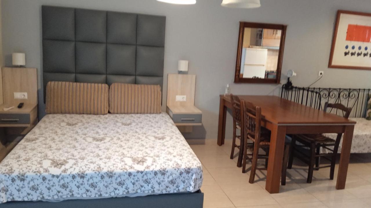Roses Apartments 네아 미카니오나 외부 사진