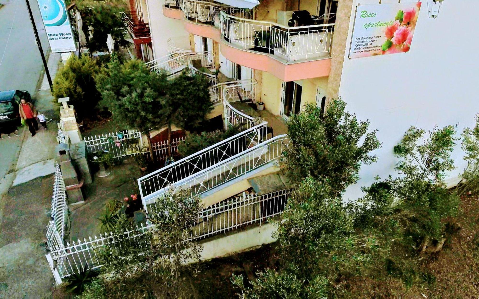 Roses Apartments 네아 미카니오나 외부 사진